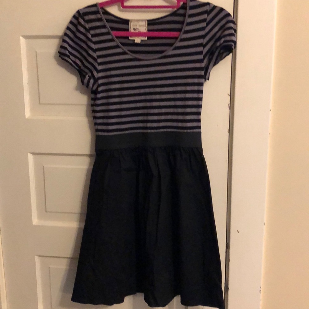 cute dress. elastic at waist